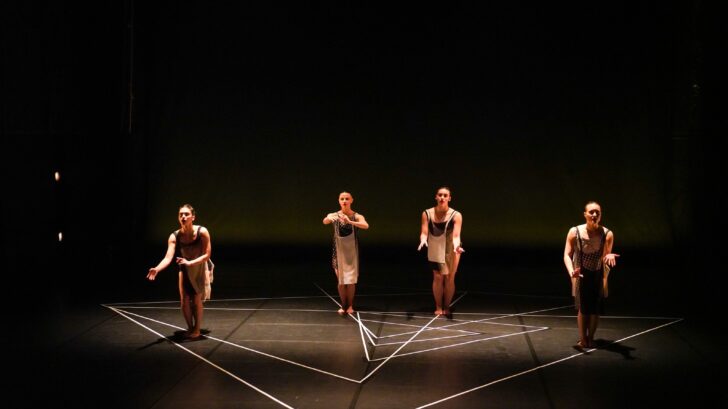 'Quando Vem a Taciturna de Limiar em Limiar O Presente Frágil' da Nuisis Zobop. Foto: 15º GUIdance - Centro Cultural Vilaflor Guimarães