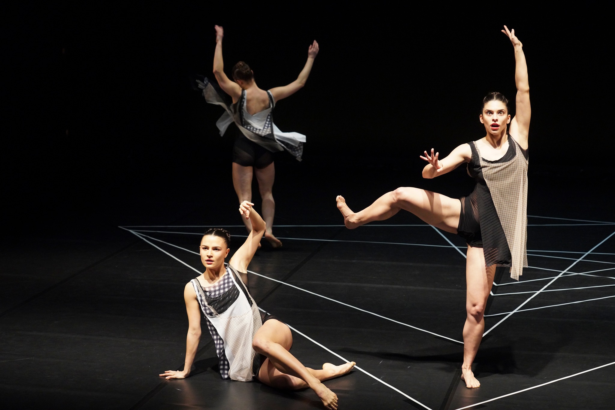 'Quando Vem a Taciturna de Limiar em Limiar O Presente Frágil' no 15º GUIdance. Foto: Centro Cultural Vila Flor de Guimarães.
