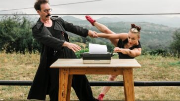 Arturo Cobas e Paula Quintas nunha foto promocional de ROYAL