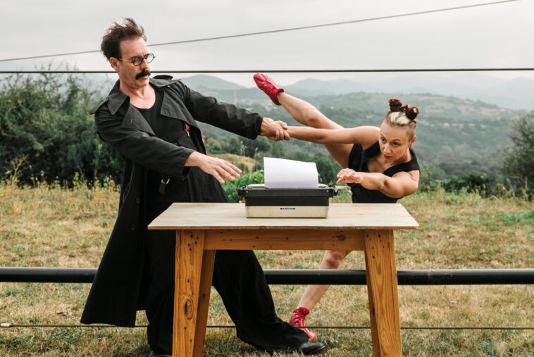 Arturo Cobas e Paula Quintas nunha foto promocional de ROYAL