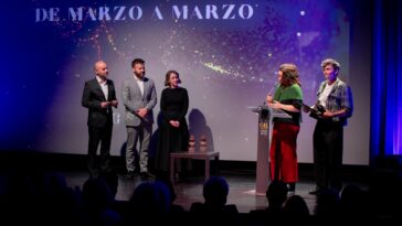 Foto da entrega nos Premios europeus Gil Vicente