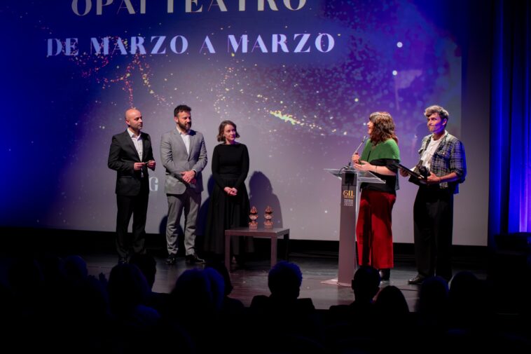 Foto da entrega nos Premios europeus Gil Vicente