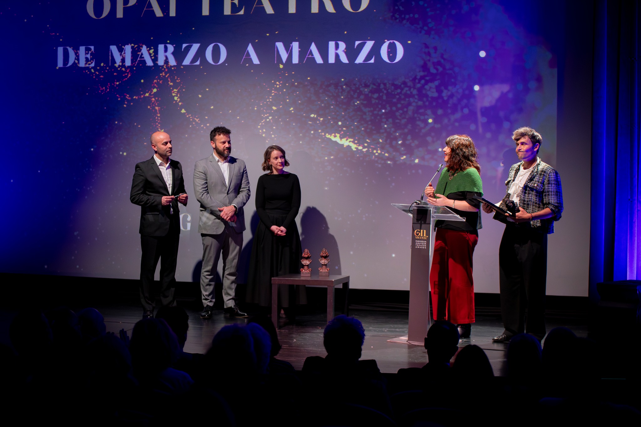 Foto da entrega nos Premios europeus Gil Vicente