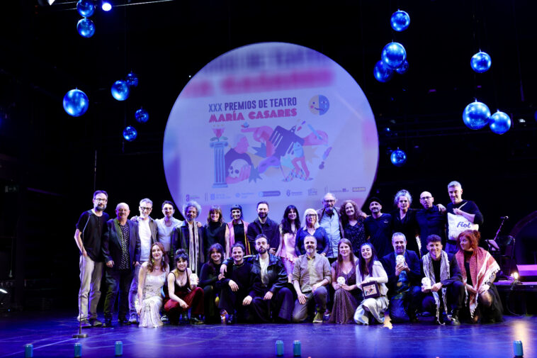 Imaxe grupal de premiadas e premiados nos Premios María Casares 2026