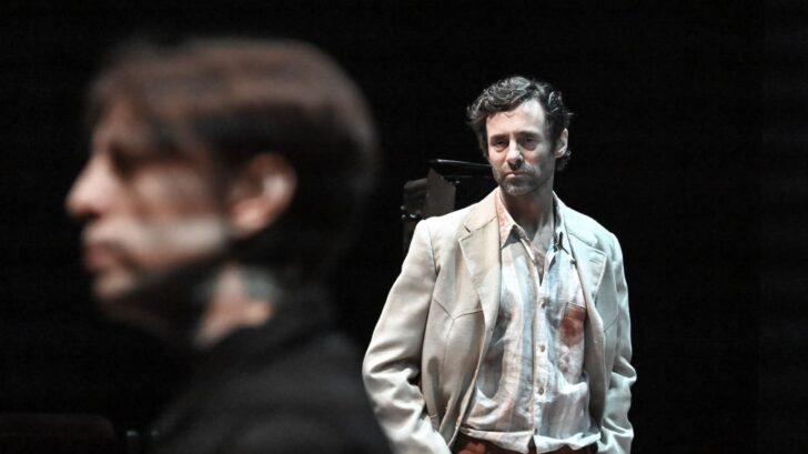 Unha escena de 'Riazor Ostia', da compañía Os Náufragos Teatro.