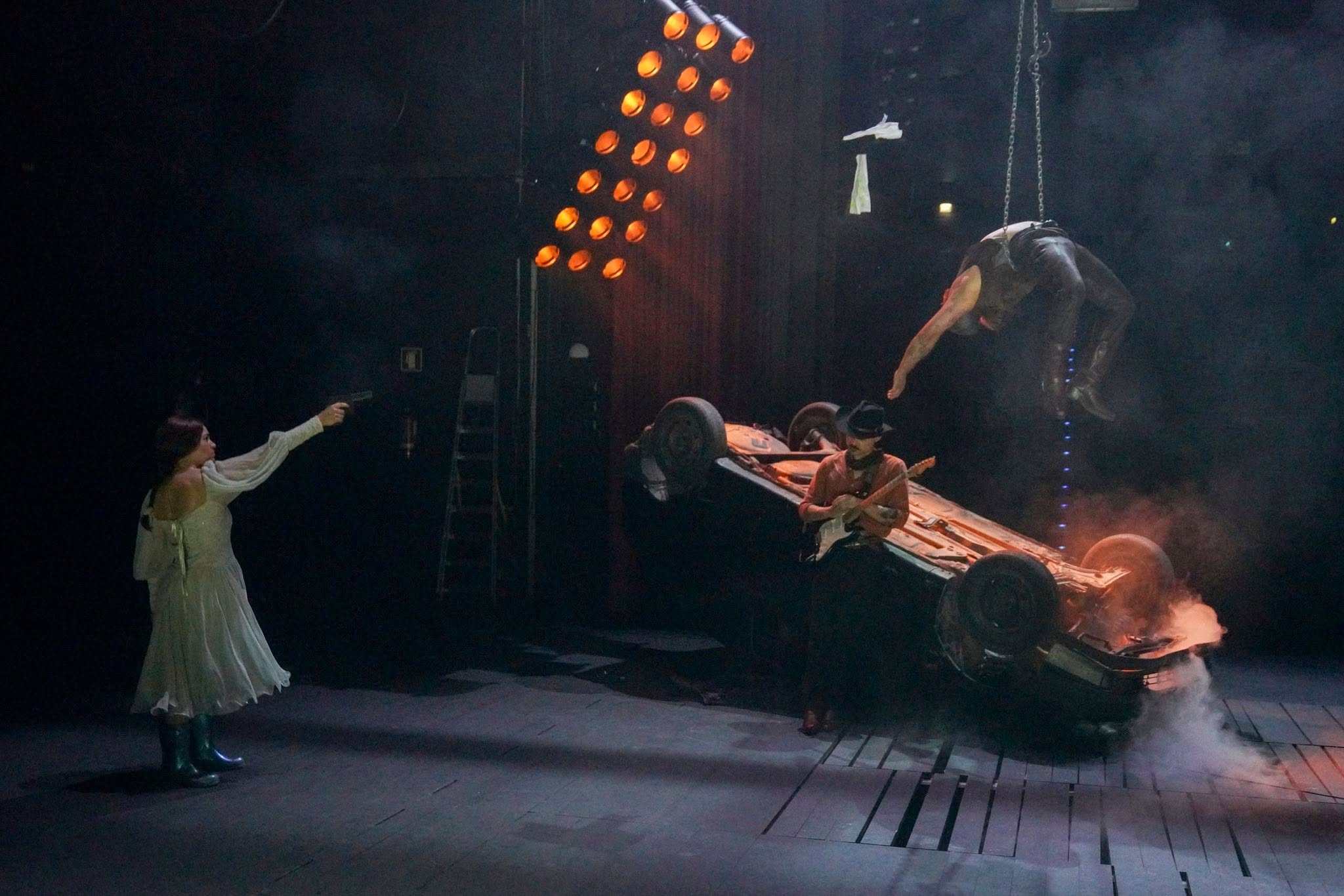 TUDO EM AVIGNON E EU AQUI de Bruno dos Reis. Teatro Oficina. Foto: Centro Cultural Vila Flor / A Oficina.