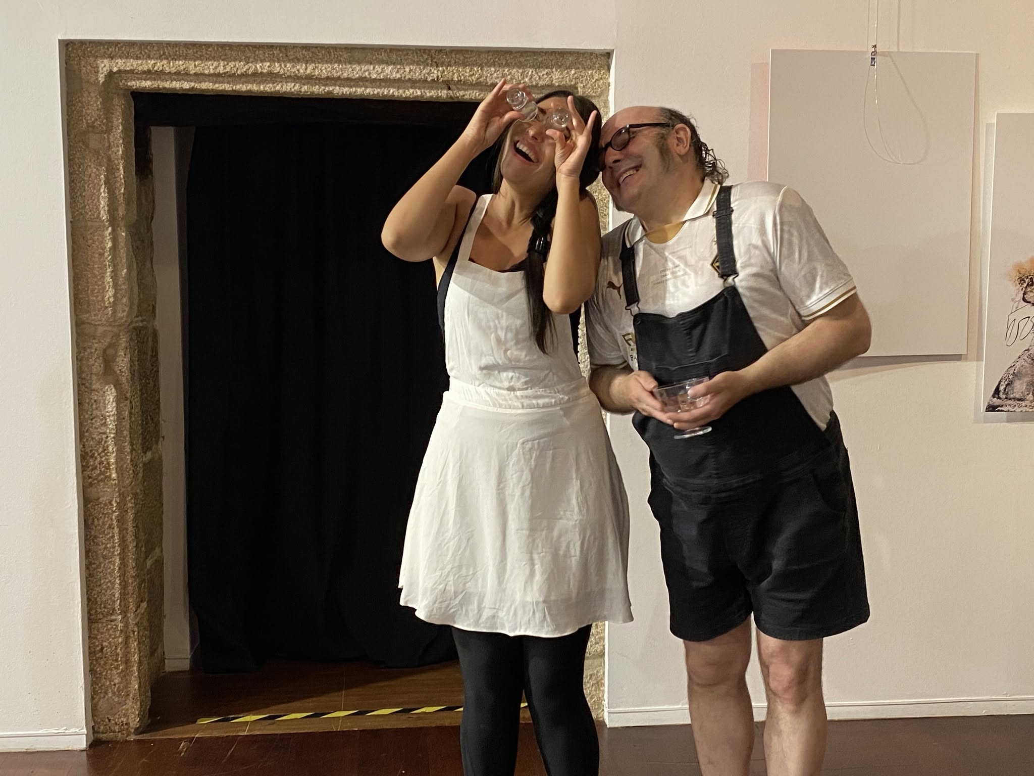 Letícia Monteiro e António Barreiro en 'Um Copo com Mário Viegas'. Foto: Afonso Becerra